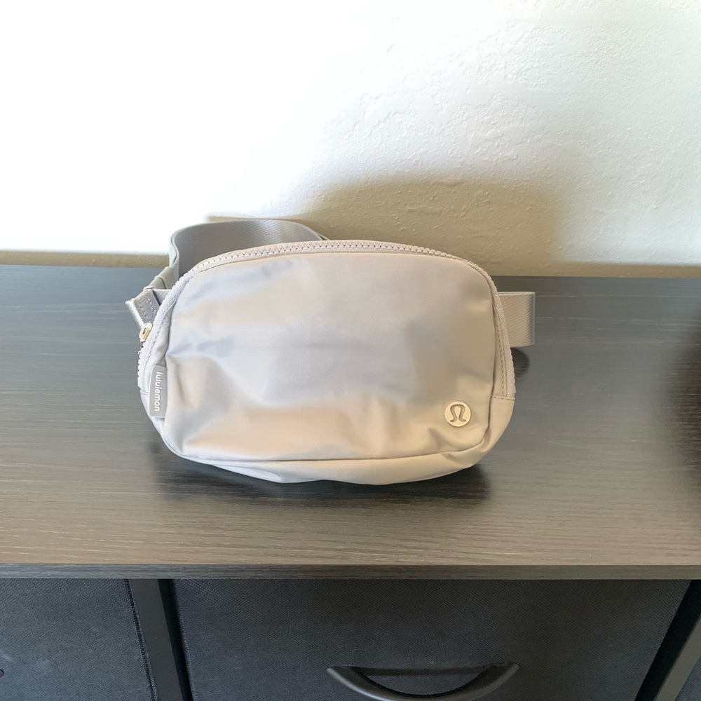 Slicer Drop Logo Lululemon Belt Bag